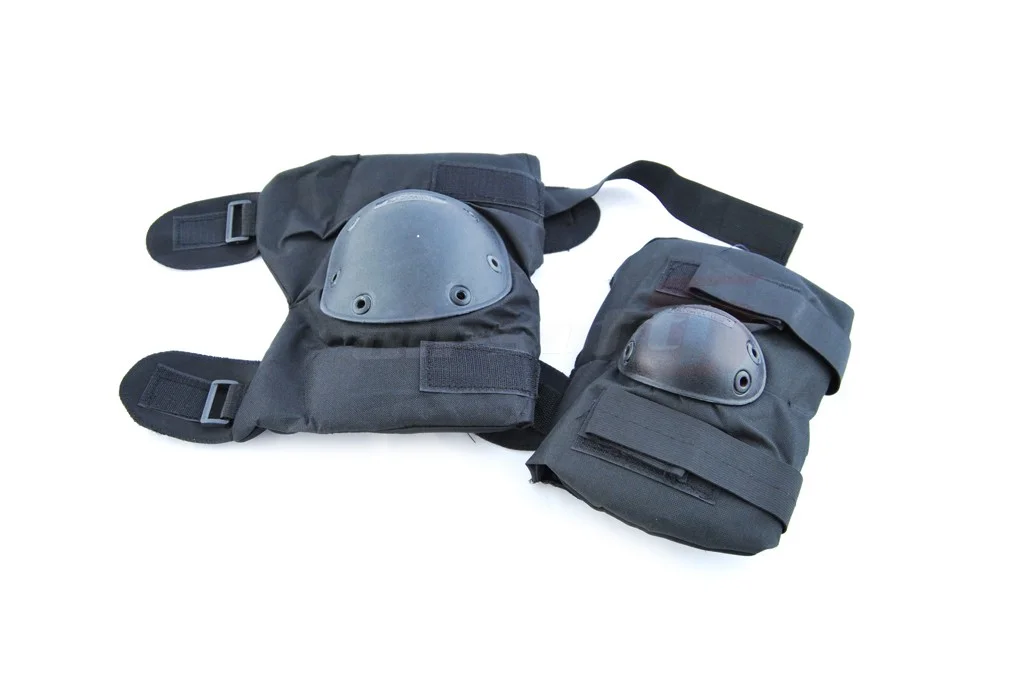 8Fields Knee and Elbow Pads Set Black 3