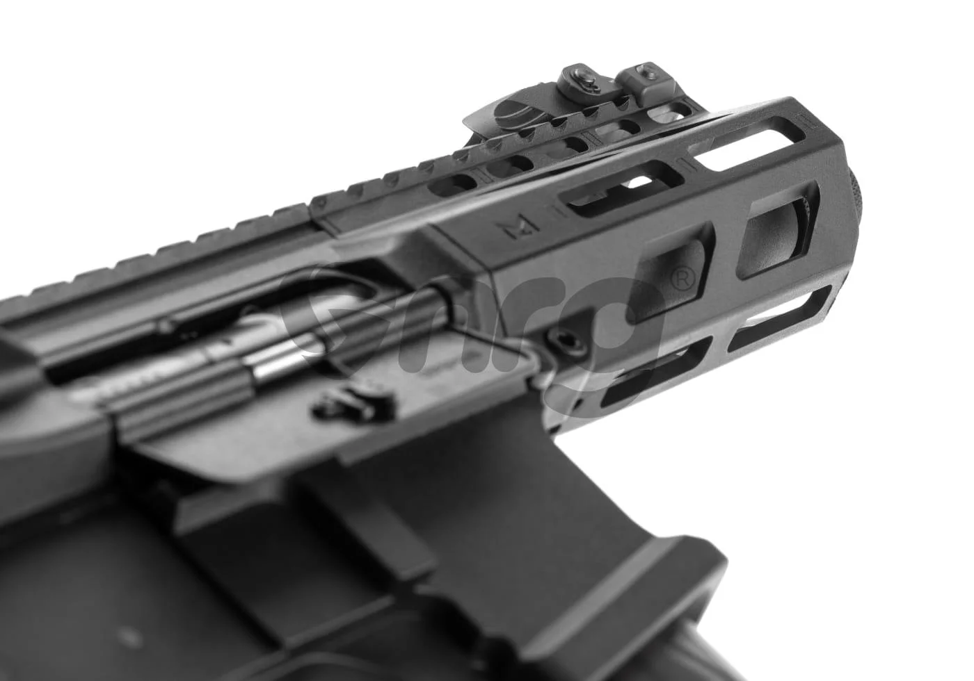 The text "G&G ARP 9 3.0P" is the same in both Romanian and English, as it refers to a specific model of a product (likely a type of airsoft gun). 5